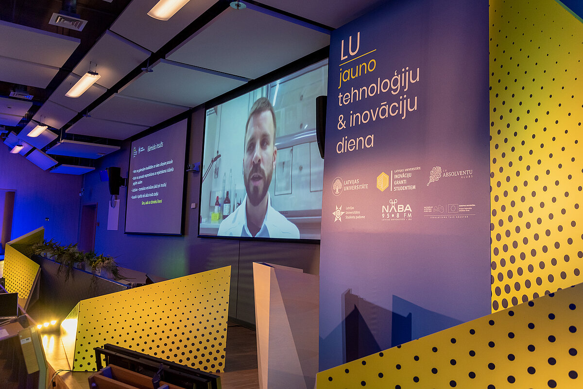Latvijas Universitātes pētnieka Vladimira Piļipenko uzstāšanās Zināšanu agorā ©Foto: Māris Greidāns